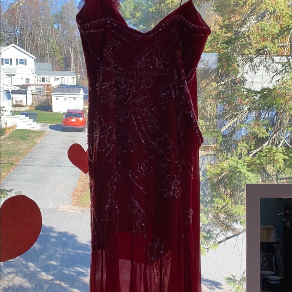 Red gown - Picture 11 of 12